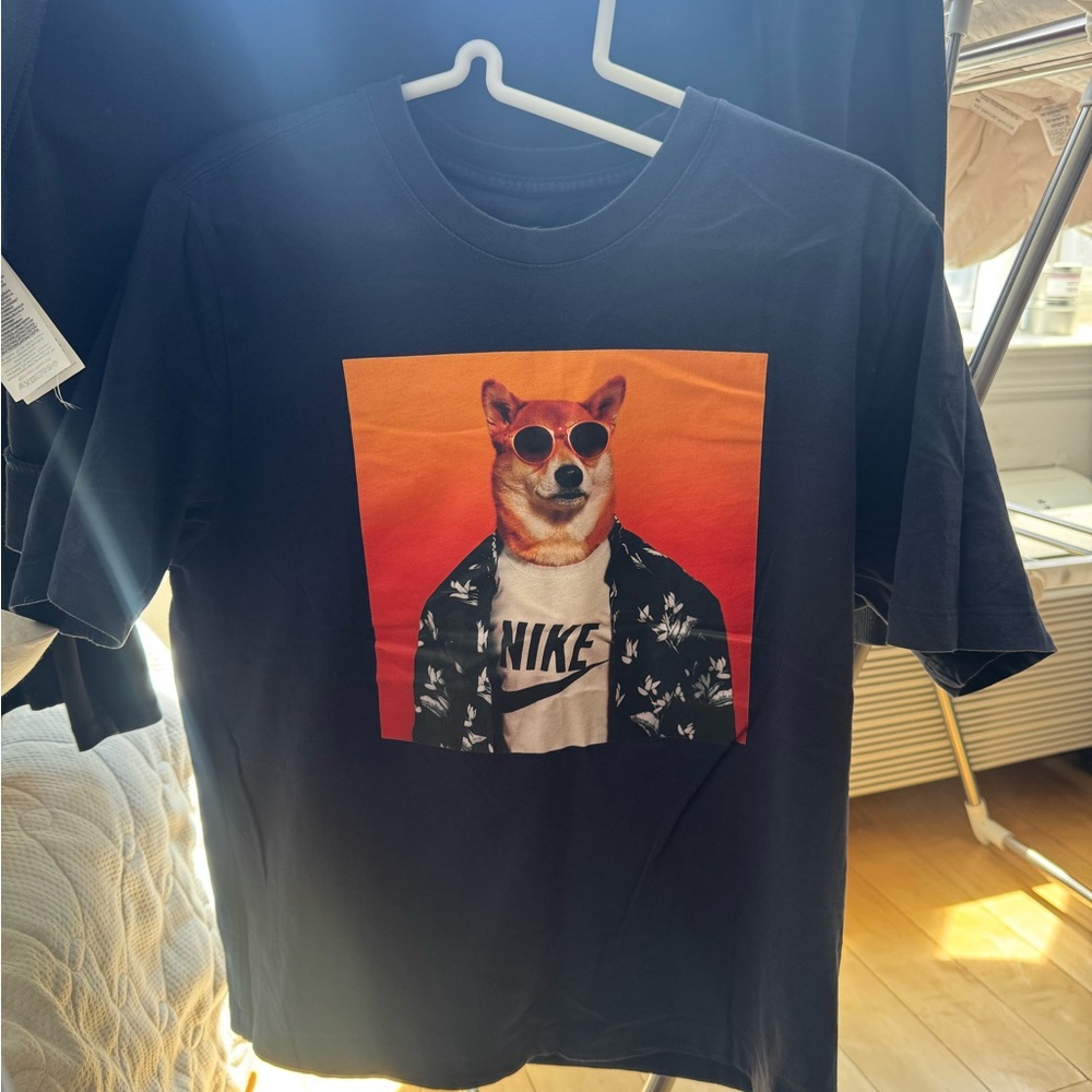Nike shiba Dog Graphic T-Shirt size m